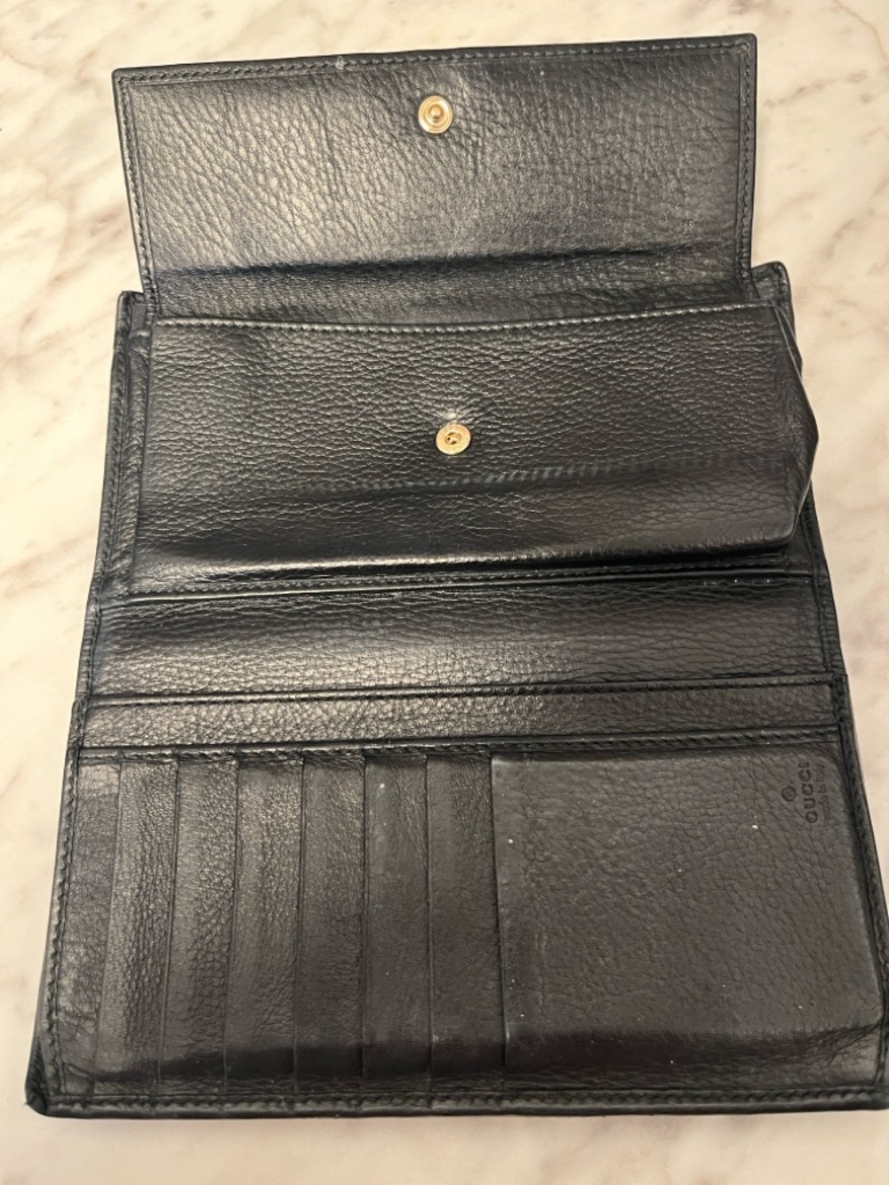 Gucci Black Embossed GG Leather Wallet with Gold Nameplate - Picture 4 of 9
